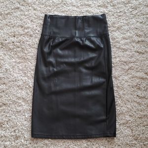 Black Aritza Leather Skirt